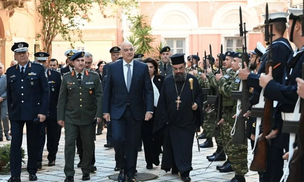 Το παρασκήνιο των αποφάσεων Δένδια για τις καρατομήσεις των διοικήσεων των στρατιωτικών νοσοκομείων